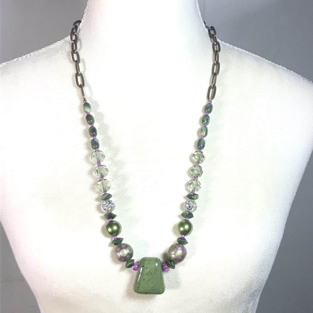 ☀️WEEKEND SALE☀️ ☀️Handmade green and purple beaded necklace